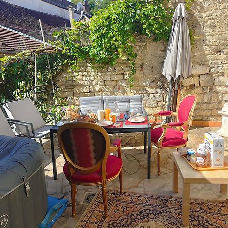 Bed and Breakfast La Taniere Des Tanneries Тоннерр Екстер'єр фото