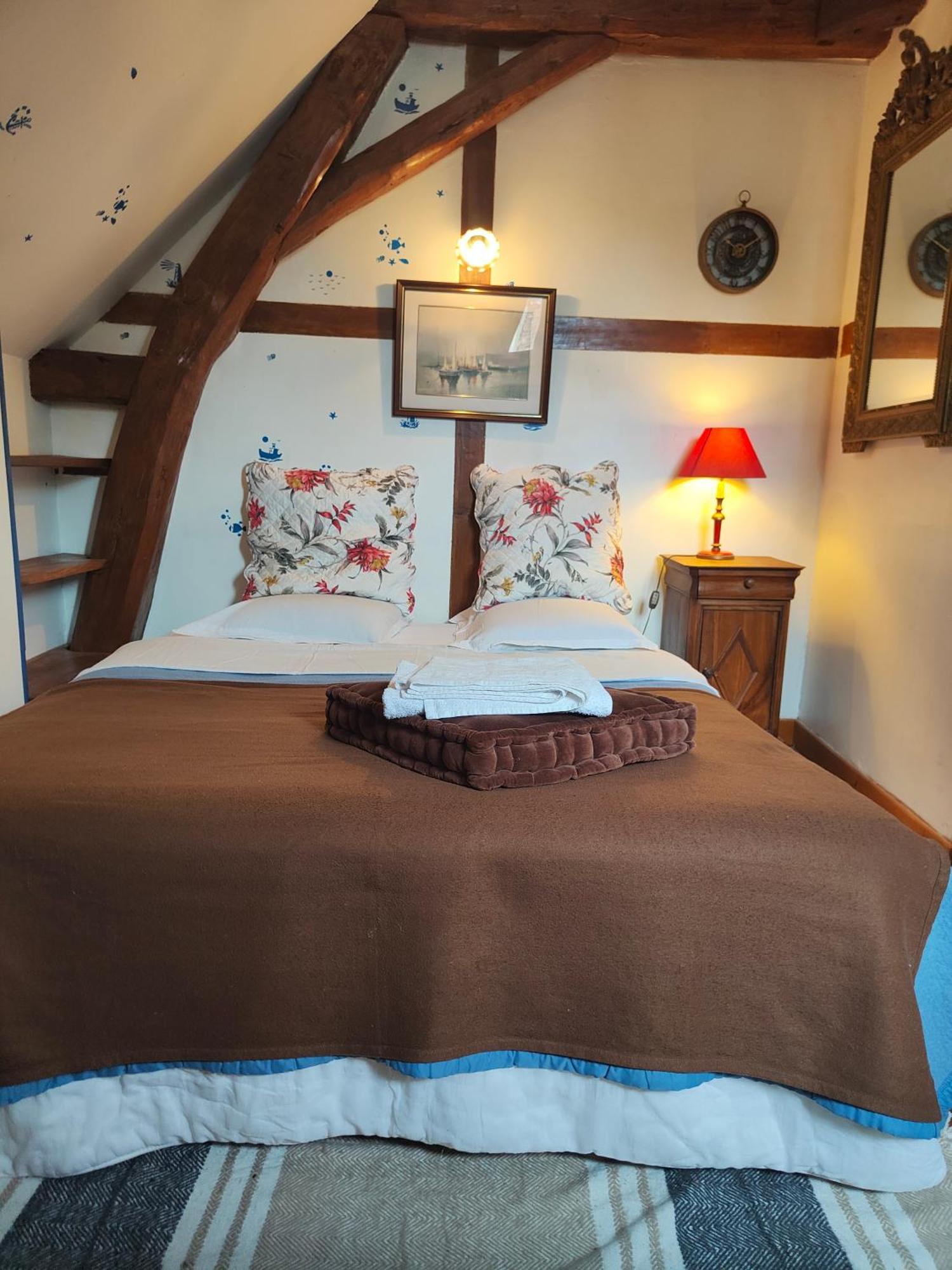 Bed and Breakfast La Taniere Des Tanneries Тоннерр Екстер'єр фото
