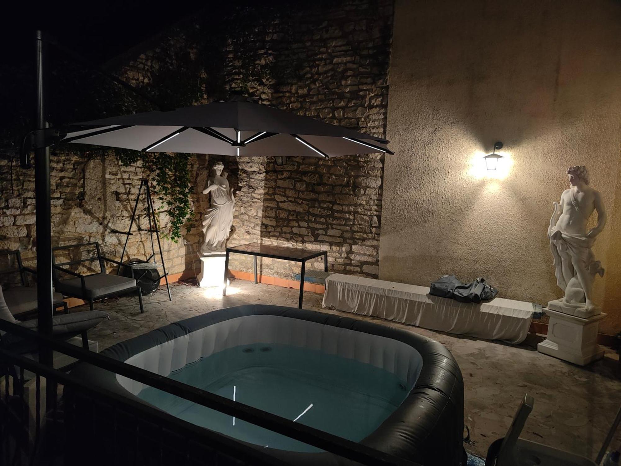 Bed and Breakfast La Taniere Des Tanneries Тоннерр Екстер'єр фото