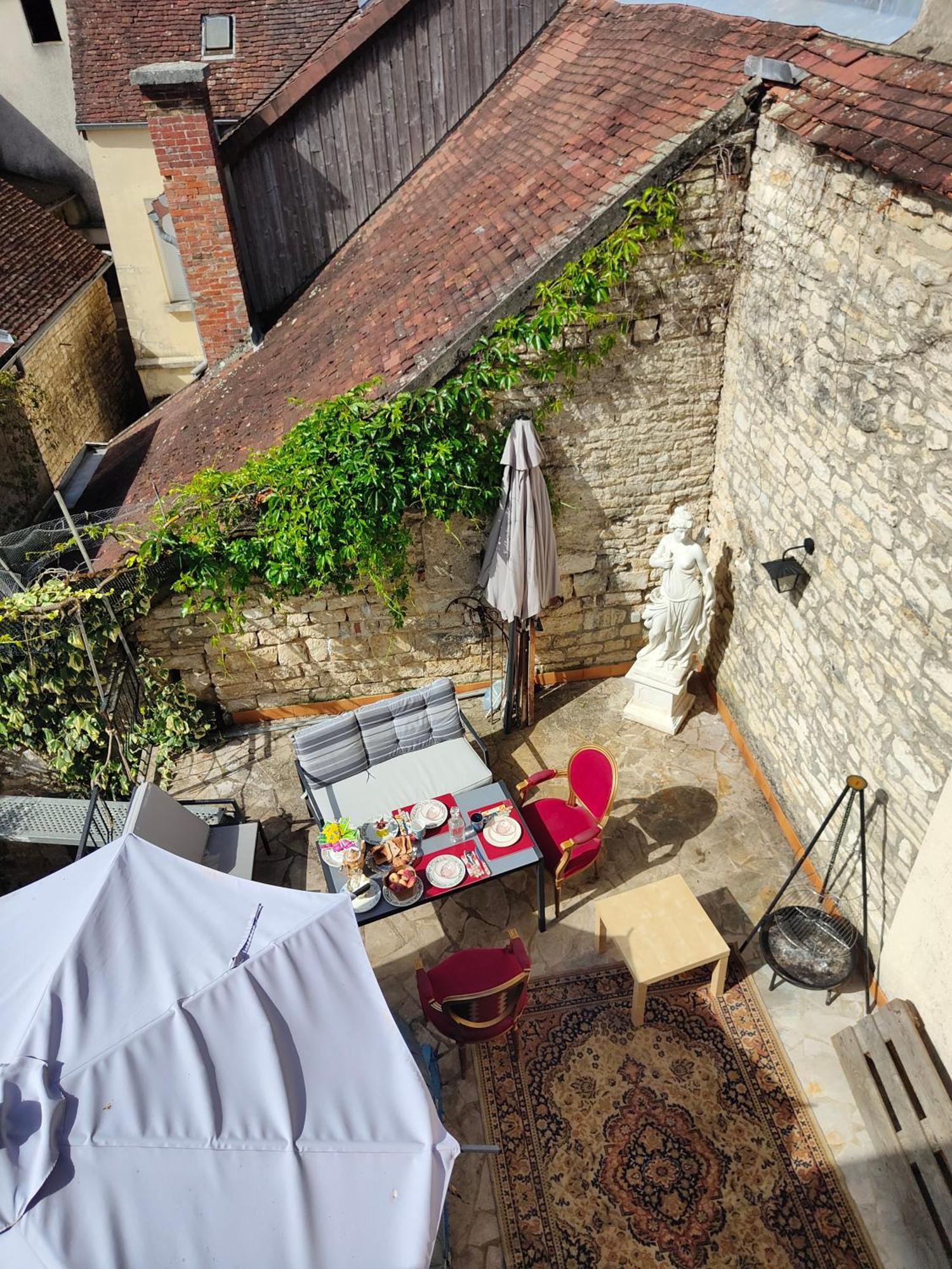 Bed and Breakfast La Taniere Des Tanneries Тоннерр Екстер'єр фото