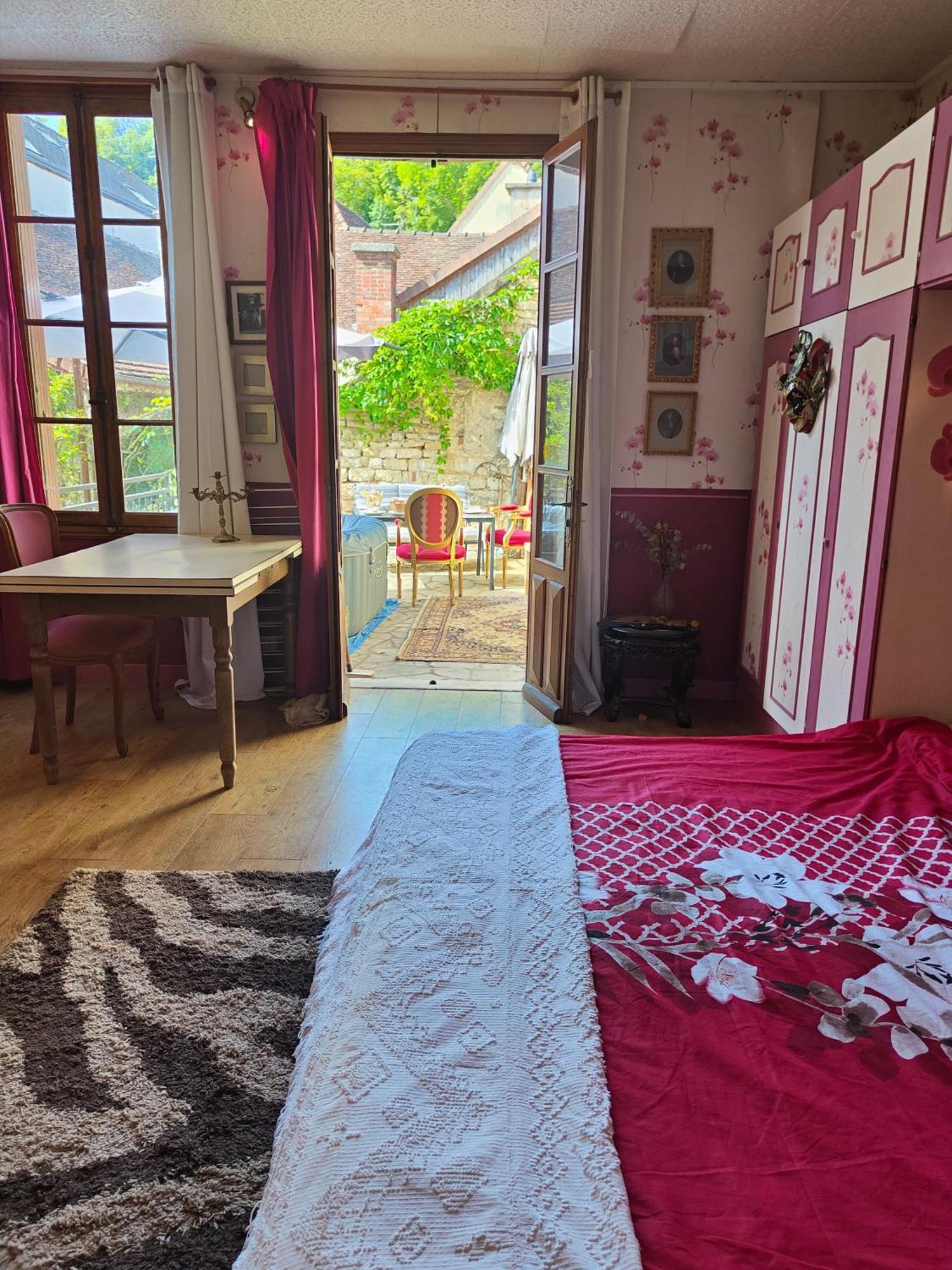 Bed and Breakfast La Taniere Des Tanneries Тоннерр Екстер'єр фото