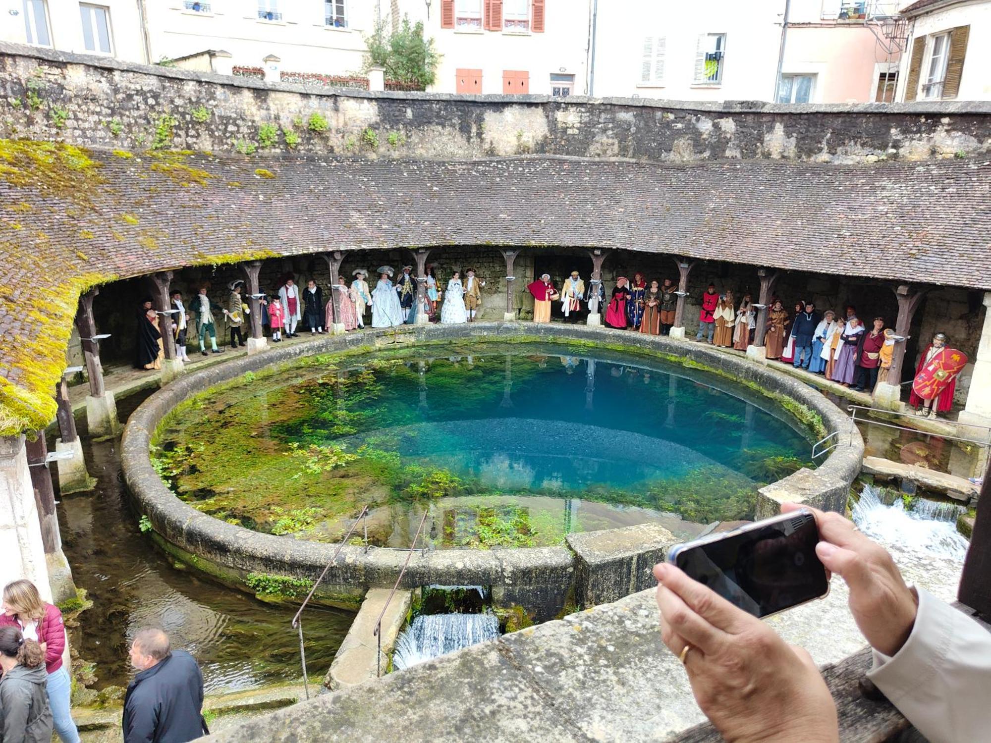Bed and Breakfast La Taniere Des Tanneries Тоннерр Екстер'єр фото