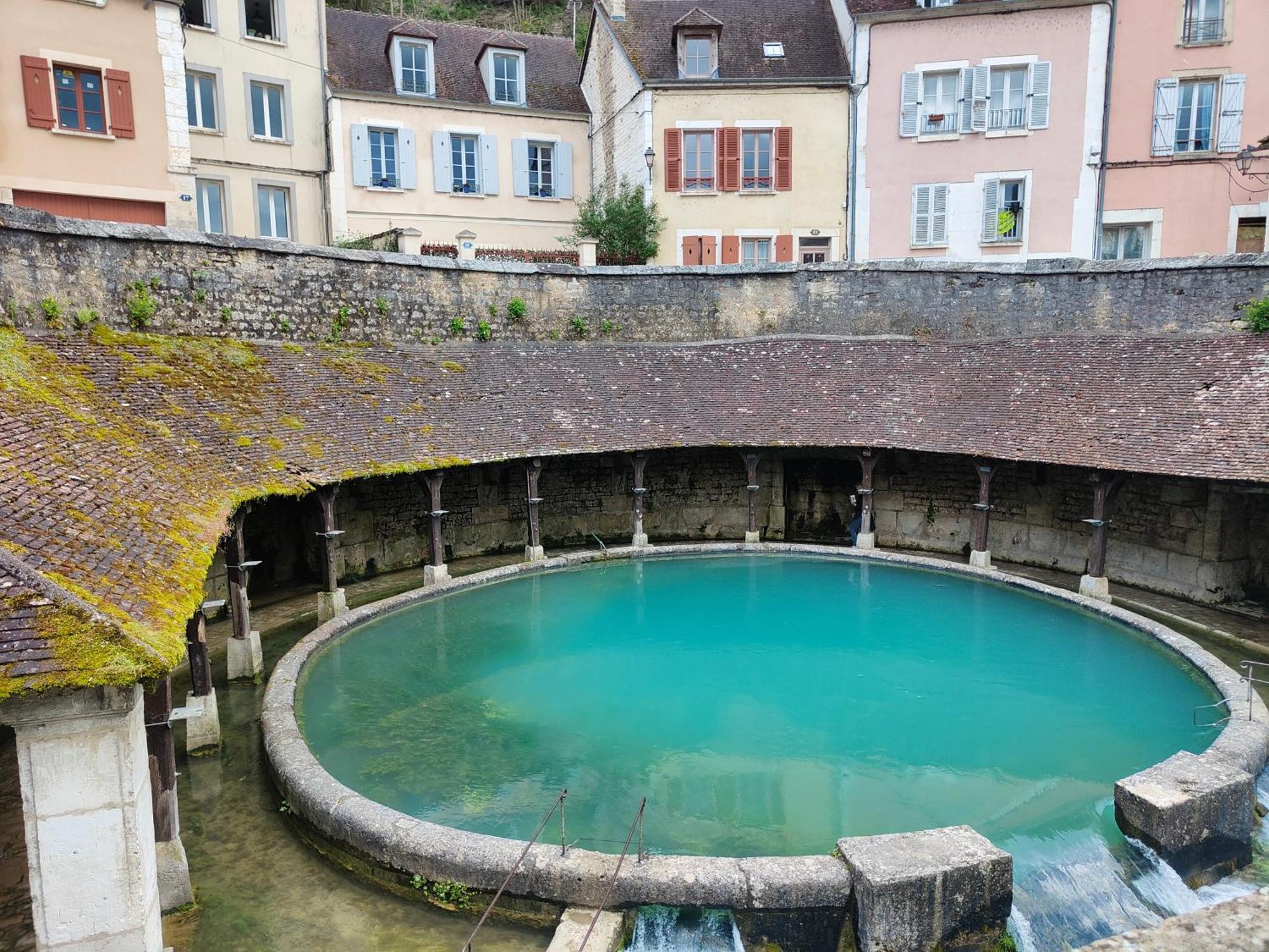 Bed and Breakfast La Taniere Des Tanneries Тоннерр Екстер'єр фото